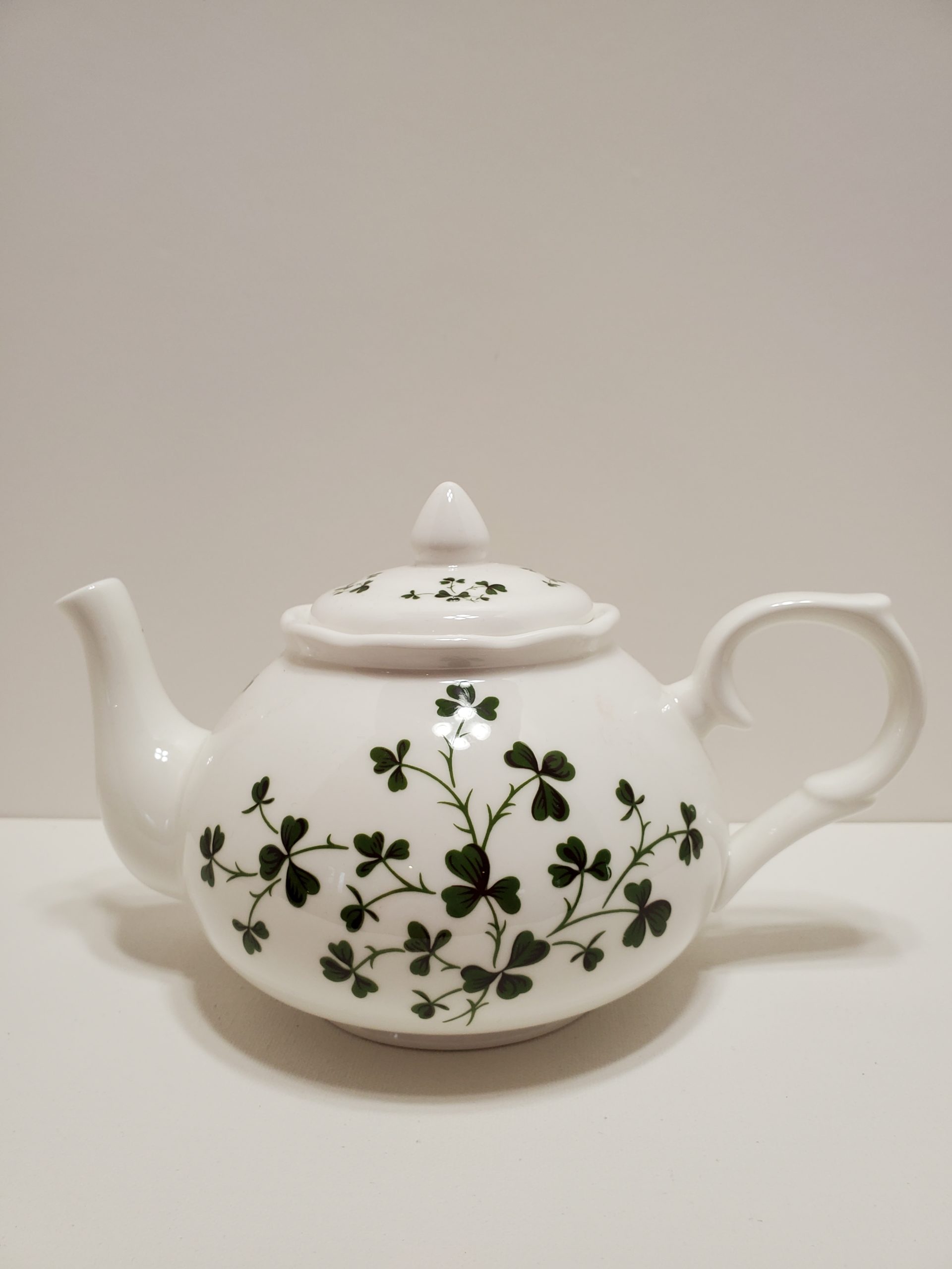 http://teaandwhimsey.com/wp-content/uploads/2017/12/Shamrock-Teapot-1-scaled.jpg